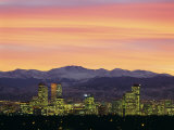 Skyline and Mountains at Dusk, Denver, Colorado, USA Photographie