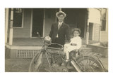 Black and White of Man with Little Girl on Motorcycle Lámina giclée Black and White of Man with Little Girl on Motorcycle Lámina giclée