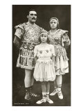 Circus Performers in Gladiator Costumes, 1915 Lámina giclée