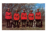 Canadian Mounties with Dogs Lámina giclée