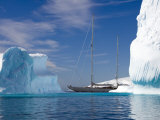 Sy "Adele", 180 Foot Hoek Design, Motoring Past Icebergs in Wilhelmina Bay, Antarctica, 2007 Photographie par Rick Tomlinson