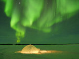 Igloo under Northern Lights, Northwest Territories, Canada March 2007 Bilder av Eric Baccega