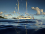 Sy "Adele", 180 Foot Hoek Design, Anchored Off the Coast in French Polynesia, 2006 Photographie par Rick Tomlinson