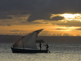 Fishing Boat at Dawn, Ramena Beach, Diego Suarez in North Madagascar Kunstdrucke von Inaki Relanzon