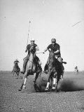 Men Playing Polo Lámina fotográfica por Carl Mydans Men Playing Polo Lámina fotográfica por Carl Mydans