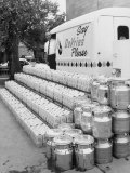 Year's Supply of Milk Donated by Dairy for the Fischer Quintuplets Lámina fotográfica Year's Supply of Milk Donated by Dairy for the Fischer Quintuplets Lámina fotográfica