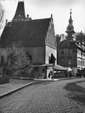 Exterior View of the Old-New Synagogue, Built in the 13th Century Lámina fotográfica por Alfred Eisenstaedt