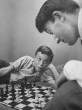 12-Yr. Old Child Genius Fred Safier Jr. Playing Chess with His Teacher Lámina fotográfica 12-Yr. Old Child Genius Fred Safier Jr. Playing Chess with His Teacher Lámina fotográfica