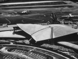 The Twa Terminal, Designed by Eero Saarinen Lámina fotográfica por Dmitri Kessel