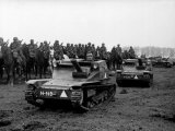 Hungarian Tanks and Cavalry Making their Way Toward Town of Beregozasr Lámina fotográfica Hungarian Tanks and Cavalry Making their Way Toward Town of Beregozasr Lámina fotográfica