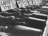 Bottles of Lafite Wines, Now Museum Pieces in French Wine Cellar Fototryk i høj kvalitet af Carlo Bavagnoli Bottles of Lafite Wines, Now Museum Pieces in French Wine Cellar Fototryk i høj kvalitet af Carlo Bavagnoli