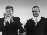 President John F. Kennedy and Vice-President Lyndon B. Johnson at an Inaugeral Party for Kennedy Lámina fotográfica President John F. Kennedy and Vice-President Lyndon B. Johnson at an Inaugeral Party for Kennedy Lámina fotográfica
