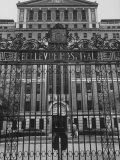 Front Gates of Bellevue Hospital Lámina fotográfica Front Gates of Bellevue Hospital Lámina fotográfica