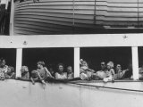 Dutch Refugees Leaving Indonesia after the Crisis Premium fotografisk trykk av James Burke