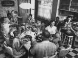 Paul Horsch and His Family During their Sunday Dinner Lámina fotográfica