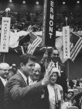 Edward Kennedy Waving Lámina fotográfica