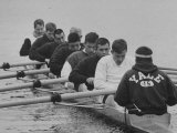 Yale Crew Rowing During Training Lámina fotográfica