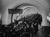 People Crowding Through Station in New Subway Lámina fotográfica por Ed Clark