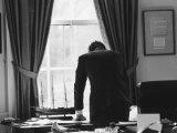 President John F. Kennedy in the Oval Office During the Steel Crisis Lámina fotográfica President John F. Kennedy in the Oval Office During the Steel Crisis Lámina fotográfica