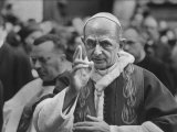 Pope Paul Vi, Officiating at Ash Wednesday Service in Santa Sabina Church Premium fotografisk trykk av Carlo Bavagnoli