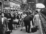 London Train Station During the Outbreak of World War Ii Lámina fotográfica