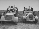Men Overhauling Armoured Cars at Curragh Camp Lámina fotográfica