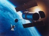 Artist's Rendering of Fully Deployed Hubble Space Telescope with Shuttle Orbiter in Vicinity Lámina fotográfica