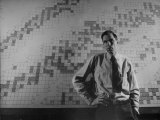 Dr. Glenn T. Seaborg, Standing in Front of a Map of the Laboratory Fotografisk tryk