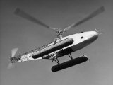 Igor Sikorsky Making Helicopter Flight Lámina fotográfica por Dmitri Kessel Igor Sikorsky Making Helicopter Flight Lámina fotográfica por Dmitri Kessel
