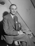 Martin Niemoller Seated-At World Council of Churches Impressão fotográfica premium por Dmitri Kessel Martin Niemoller Seated-At World Council of Churches Impressão fotográfica premium por Dmitri Kessel