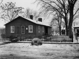 Poet Carl Sandburg's Birthplace, Rehabilitated by the Carl Sandburg Association Fototryk i høj kvalitet af Allan Grant Poet Carl Sandburg's Birthplace, Rehabilitated by the Carl Sandburg Association Fototryk i høj kvalitet af Allan Grant