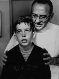 Hypnosis Being Used as an Aid in Medicine Instead of Anaesthetic Lámina fotográfica por Carl Mydans Hypnosis Being Used as an Aid in Medicine Instead of Anaesthetic Lámina fotográfica por Carl Mydans