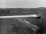 US Army M-59 Personnel Carrier, Being Blasted with Tracer Bullets at Ft. Knox Lámina fotográfica US Army M-59 Personnel Carrier, Being Blasted with Tracer Bullets at Ft. Knox Lámina fotográfica