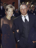 Singer Garth Brooks and Wife Sandy at Academy Awards Lámina fotográfica de primera calidad por Mirek Towski