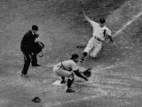 Player Attempting to Slide Home During an Unidentified Baseball Game Lámina fotográfica