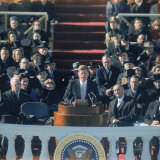 Pres. John F. Kennedy Delivering His Inaugural Speech Lámina fotográfica Pres. John F. Kennedy Delivering His Inaugural Speech Lámina fotográfica