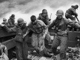 US Coast Guardsmen Assisting a Wounded Marine Returning from the Fight on Iwo Jima Lámina fotográfica