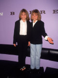 Twin Actresses Mary Kate and Ashley Olsen at the John Barrett Salon Lámina fotográfica de primera calidad por Marion Curtis Twin Actresses Mary Kate and Ashley Olsen at the John Barrett Salon Lámina fotográfica de primera calidad por Marion Curtis