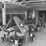 Men Working on the Aircrafts Final Constructing Stages Lámina fotográfica por Peter Stackpole