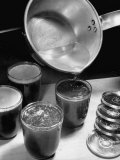 Melted Paraffin Being Poured onto Jars to Seal in Canned Goods Lámina fotográfica por Nina Leen