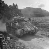 M4 Sherman Tank in Action During the Us Invasion of Saipan Lámina fotográfica por Peter Stackpole