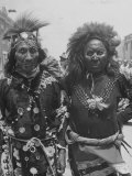 Two Native American Members of the Blackfoot Tribe Lámina fotográfica por Alfred Eisenstaedt