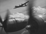 B-29's in Flight and Above Clouds on Bombing Mission over the Marianas During Ww Ii Fotografisk tryk af Loomis Dean B-29's in Flight and Above Clouds on Bombing Mission over the Marianas During Ww Ii Fotografisk tryk af Loomis Dean