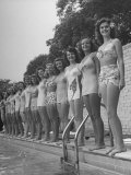 California and Florida Bathing Beauties Participating in a Contest Lámina fotográfica por Peter Stackpole California and Florida Bathing Beauties Participating in a Contest Lámina fotográfica por Peter Stackpole