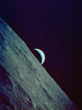 Earthrise over the Moon Taken by the Apollo 17 Crew Lámina fotográfica Earthrise over the Moon Taken by the Apollo 17 Crew Lámina fotográfica