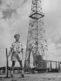 An Indian Army Guard Patroling the Kirkuk Oil Field Lámina fotográfica por Dmitri Kessel