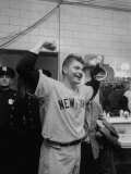 New York Yankees Player Bob Turley Celebrating after Winning the World Series Lámina fotográfica de primera calidad