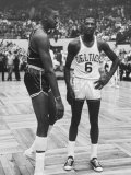 Basketball Players Bill Russell and Wilt Chamberlain During Game Impressão fotográfica premium