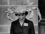 Woman Wearing a Crab Hat at the League of Women Voter's Convention Lámina fotográfica por Robert W. Kelley