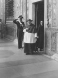 Pope John XXIII Arriving Just before the Papal Election プレミアム写真プリント - ドミトリ・ケッセル